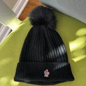 Black Pom-Pom Beanie